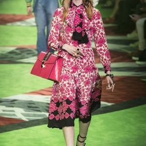 Pretty in pink floral pussy bow dress Medium